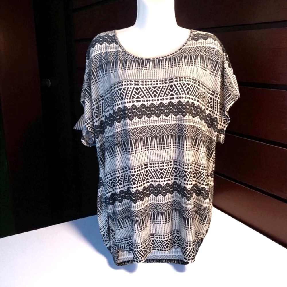 Love J Black & White Pattern Blouse